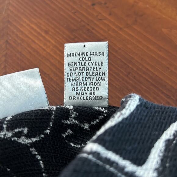 Chico’s 0 Black, White & Red Print Jacket Woman Size 4 Linen Blend Button Front - Picture 10 of 10